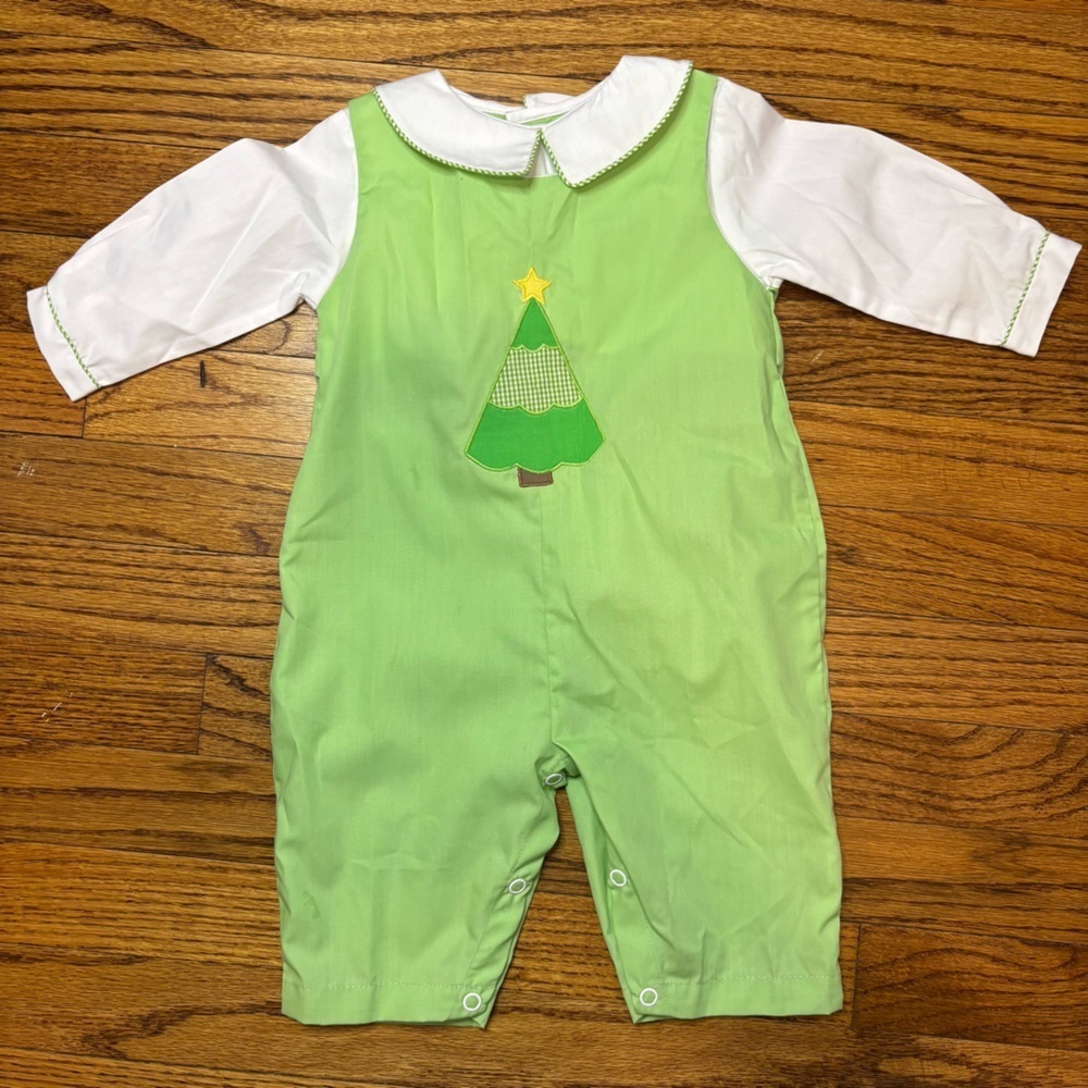 NWOT Petit Pomme by Petit Ami Christmas Tree Long Sleeve Romper. Size: 6 months